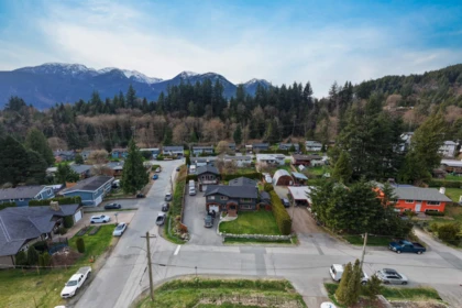 Hot Tub / Spa Photo of 38101 Chestnut Avenue, Squamish, BC
