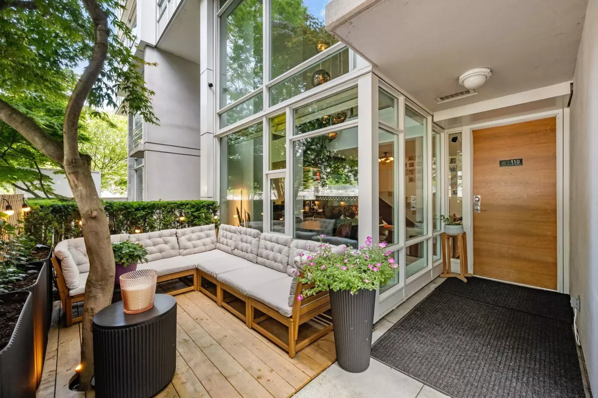 Family Room Photo of 110 161 W Georgia Street, Vancouver, BC