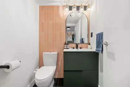 Entry Foyer Photo of 110 161 W Georgia Street, Vancouver, BC