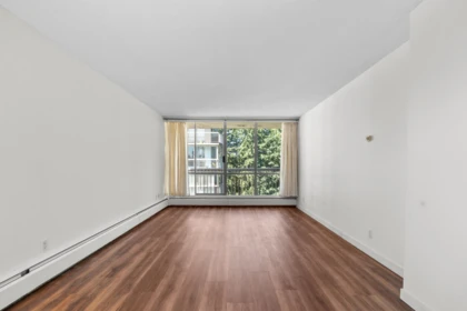 Kitchen Photo of 911 2016 Fullerton Avenue, North Vancouver, BC