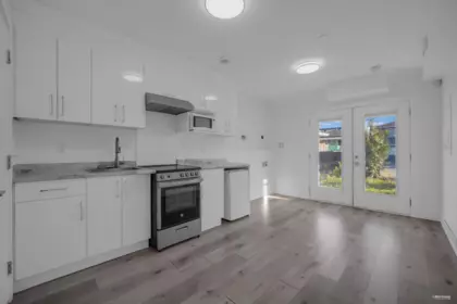 Entry Foyer Photo of 5140 Slocan Street, Vancouver, BC
