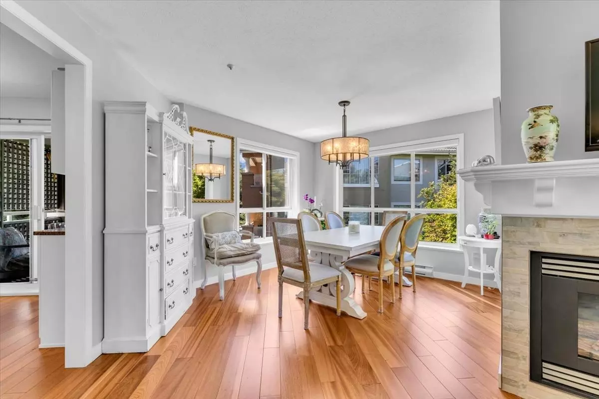 Living Room Photo of 312 15555 16 Avenue, Surrey, BC