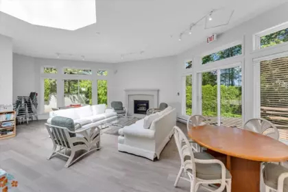 Entry Foyer Photo of 312 15555 16 Avenue, Surrey, BC