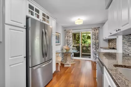 Primary Bathroom Photo of 312 15555 16 Avenue, Surrey, BC