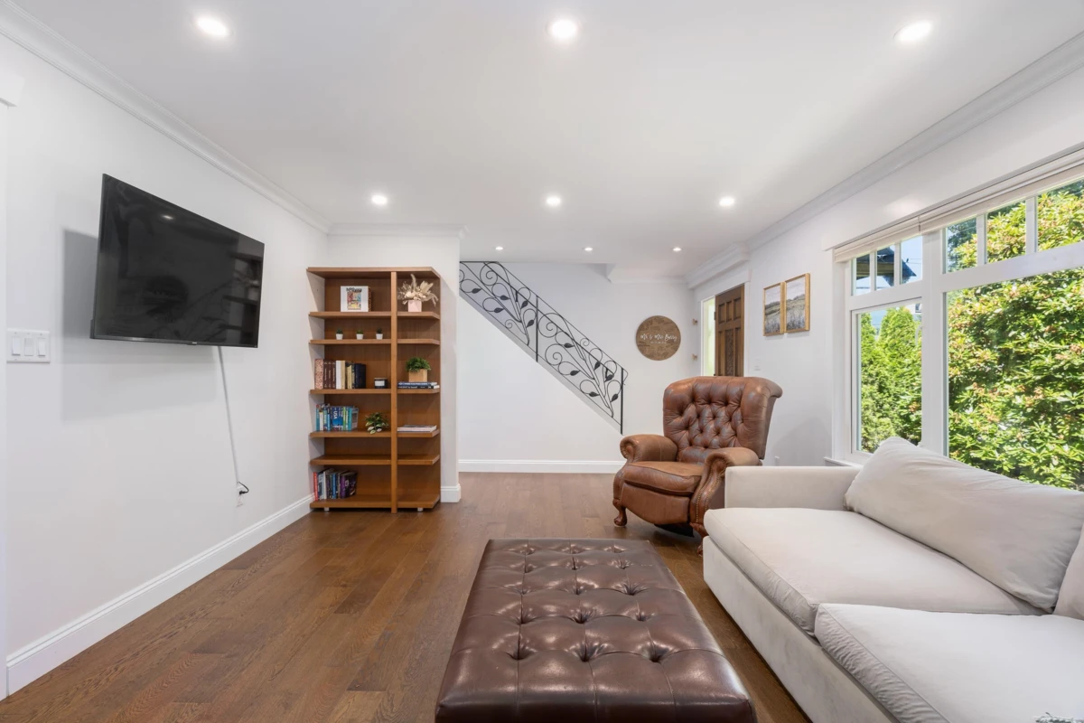 Dining Area Photo of 457 W 23rd Street, North Vancouver, BC