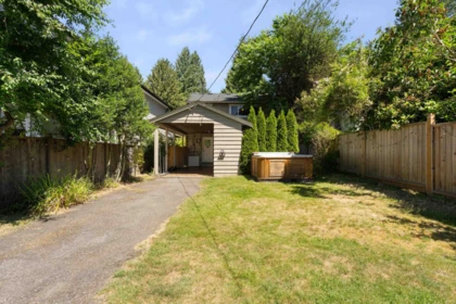 Front Yard Photo of 457 W 23rd Street, North Vancouver, BC