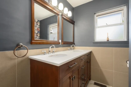 Mudroom Photo of 457 W 23rd Street, North Vancouver, BC