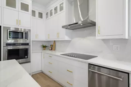Guest Bathroom Photo of 16707 15a Avenue, Surrey, BC