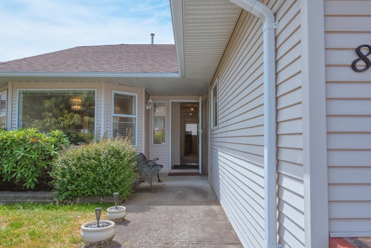 Family Room Photo of 8 820 Kiwanis Way, Gibsons, BC