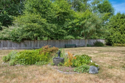 Front Yard Photo of 8 820 Kiwanis Way, Gibsons, BC