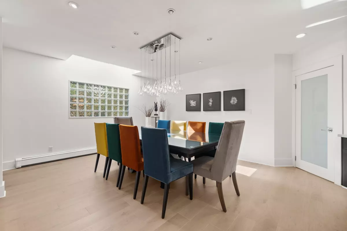 Dining Area Photo of 2385 W 49th Avenue, Vancouver, BC