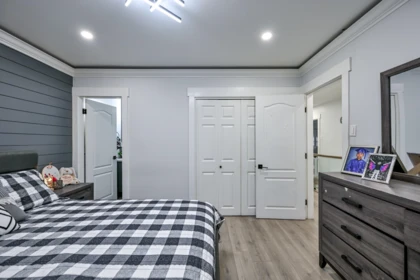 Guest Bathroom Photo of 33331 Lynn Avenue, Abbotsford, BC