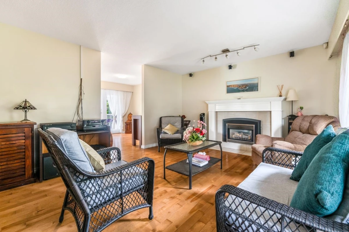 Family Room Photo of 3431 Solway Drive, Richmond, BC