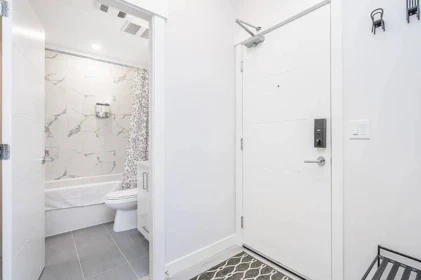 Primary Bathroom Photo of 400 32690 14th Avenue, Mission, BC