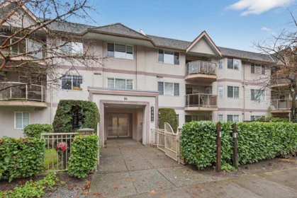 Primary Bathroom Photo of 104 9865 140 Street, Surrey, BC