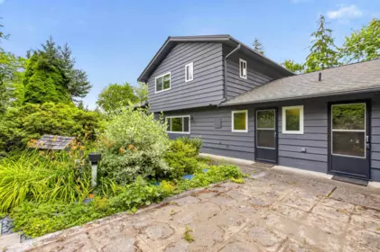 Front Yard Photo of 22979 71a Avenue, Langley, BC