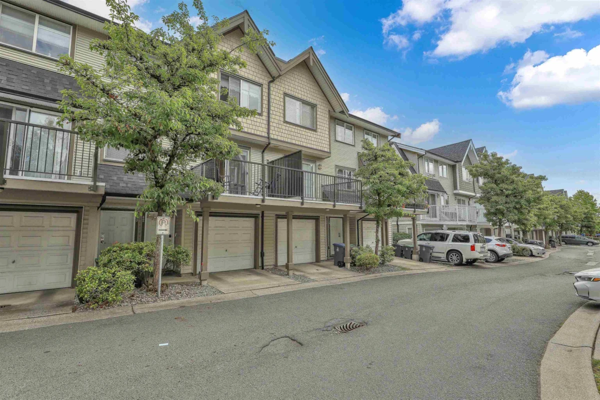 Family Room Photo of 42 15871 85 Avenue, Surrey, BC