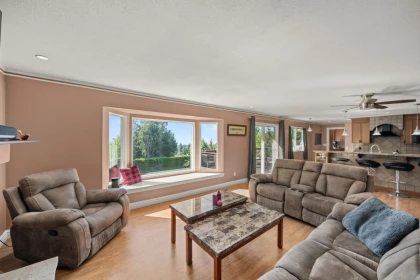 Kitchen Island Photo of 33530 Cherry Avenue, Mission, BC