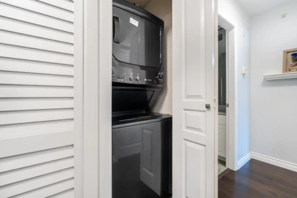 Hallway Photo of 506 215 Twelfth Street, New Westminster, BC