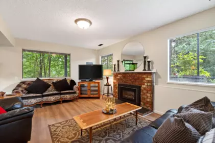 Hallway Photo of 24299 55 Avenue, Langley, BC