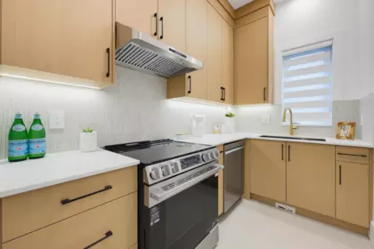 Mudroom Photo of 102 11914 96a Avenue, Surrey, BC