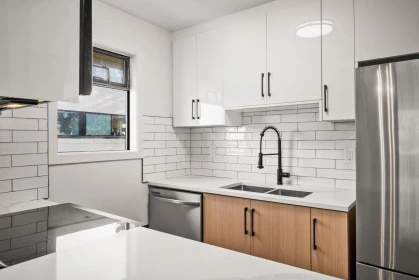 Kitchen Island Photo of 306 1526 George Street, White Rock, BC