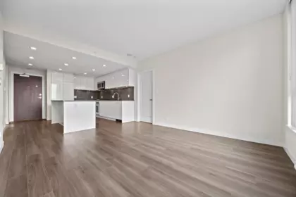 2404 3100 Windsor Gate, Coquitlam, BC, Coquitlam — Apartment/Condo for sale