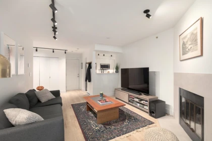 203 2272 Dundas Street, Vancouver, BC, Vancouver — Apartment/Condo for sale
