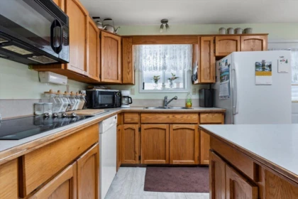 Primary Bedroom Photo of 14 9055 Ashwell Road, Chilliwack, BC