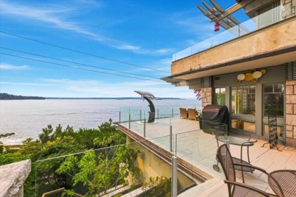 Hot Tub / Spa Photo of 1952 Bellevue Avenue, West Vancouver, BC