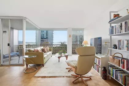 102 2135 Argyle Avenue, West Vancouver, BC, West Vancouver — Apartment/Condo for sale
