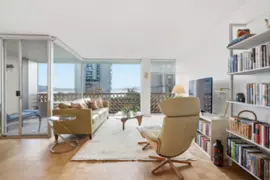 102 2135 Argyle Avenue, West Vancouver, BC