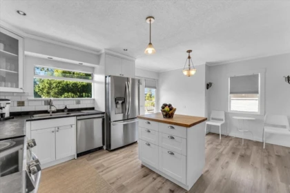 Kitchen Island Photo of 135 E 27 Street, North Vancouver, BC