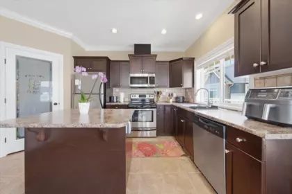 Kitchen Island Photo of 57 6498 Southdowne Place, Chilliwack, BC