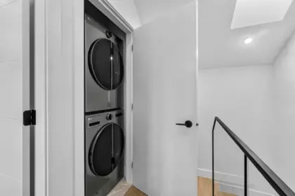 Entry Foyer Photo of 3 550 Kaslo Street, Vancouver, BC