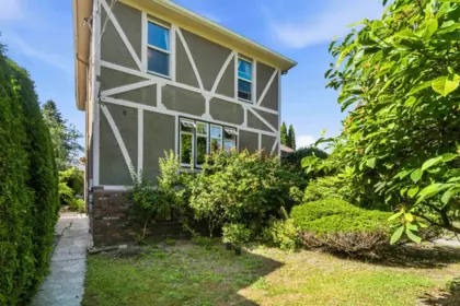 Family Room Photo of 205 Fourth Avenue, New Westminster, BC