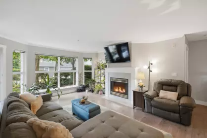 Kitchen Photo of 101 6557 121 Street, Surrey, BC