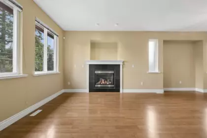 Dining Area Photo of 1 3171 Flint Street, Port Coquitlam, BC