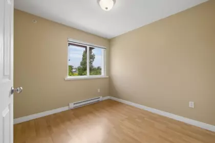 Entry Foyer Photo of 1 3171 Flint Street, Port Coquitlam, BC