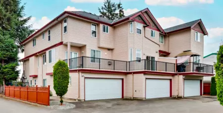 Outdoor Patio Photo of 1 3171 Flint Street, Port Coquitlam, BC