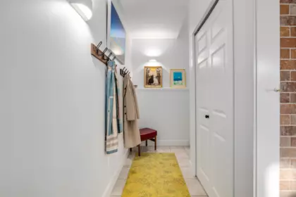 Hallway Photo of 3 15161 Prospect Avenue, White Rock, BC