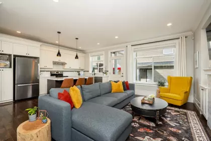 Family Room Photo of 19299 69a Avenue, Surrey, BC
