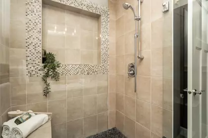 Guest Bathroom Photo of 19299 69a Avenue, Surrey, BC