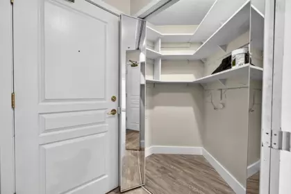 Hallway Photo of 211 214 Eleventh Street, New Westminster, BC