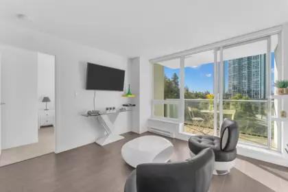 Kitchen Photo of 703 13696 100 Avenue, Surrey, BC