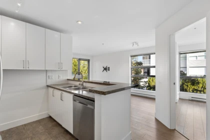 Laundry Room Photo of 307 2680 Arbutus Street, Vancouver, BC