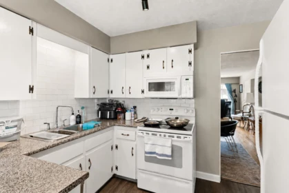 Kitchen Island Photo of 10151 Rosedene Crescent, Richmond, BC