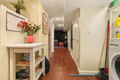 Hallway Photo of 920 Chilliwack Street, New Westminster, BC
