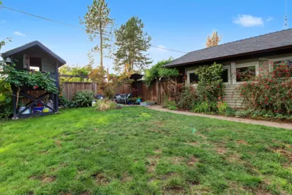 Hot Tub / Spa Photo of 920 Chilliwack Street, New Westminster, BC