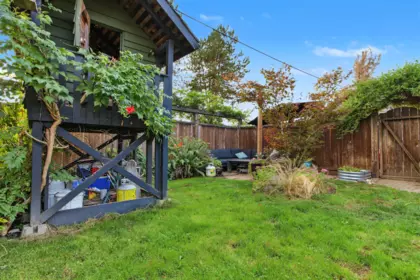 Neighborhood Park Photo Near 920 Chilliwack Street, New Westminster, BC